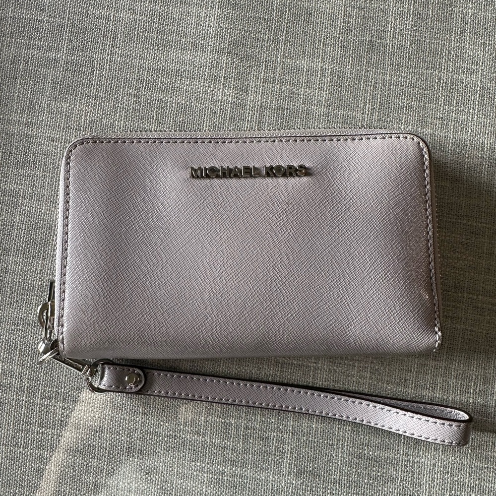 Michael Kors Zip-Around Wallet – Lilac
